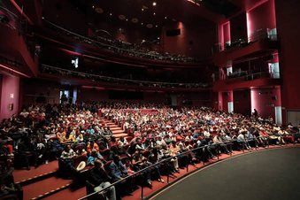 Público en el Teatro Elisa Carrillo